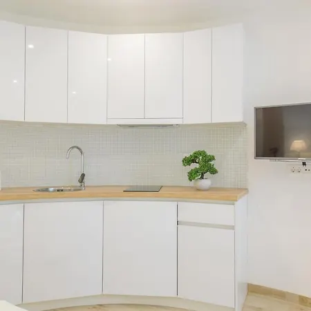 Pensión And By The Sea - 15298 3*