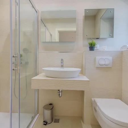 And By The Sea - 15298 3* Split