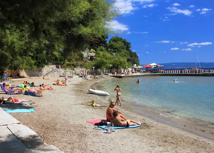 And By The Sea - 15298 Gasthuis