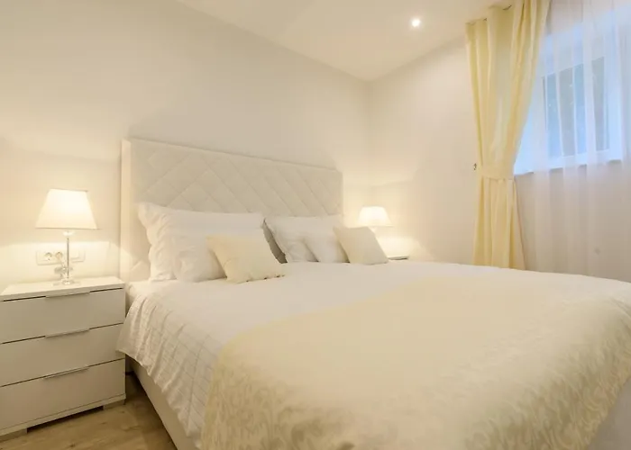 And By The Sea - 15298 Split