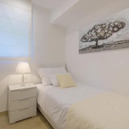 And By The Sea - 15298 Πανσιόν 3*